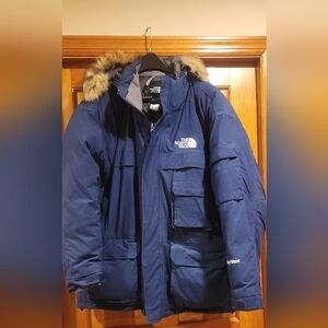 The North Face Blue Puffer Jacket with Insulated Design